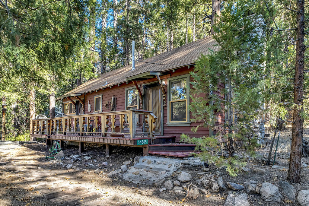 54865 Strong Dr Property Photo 1