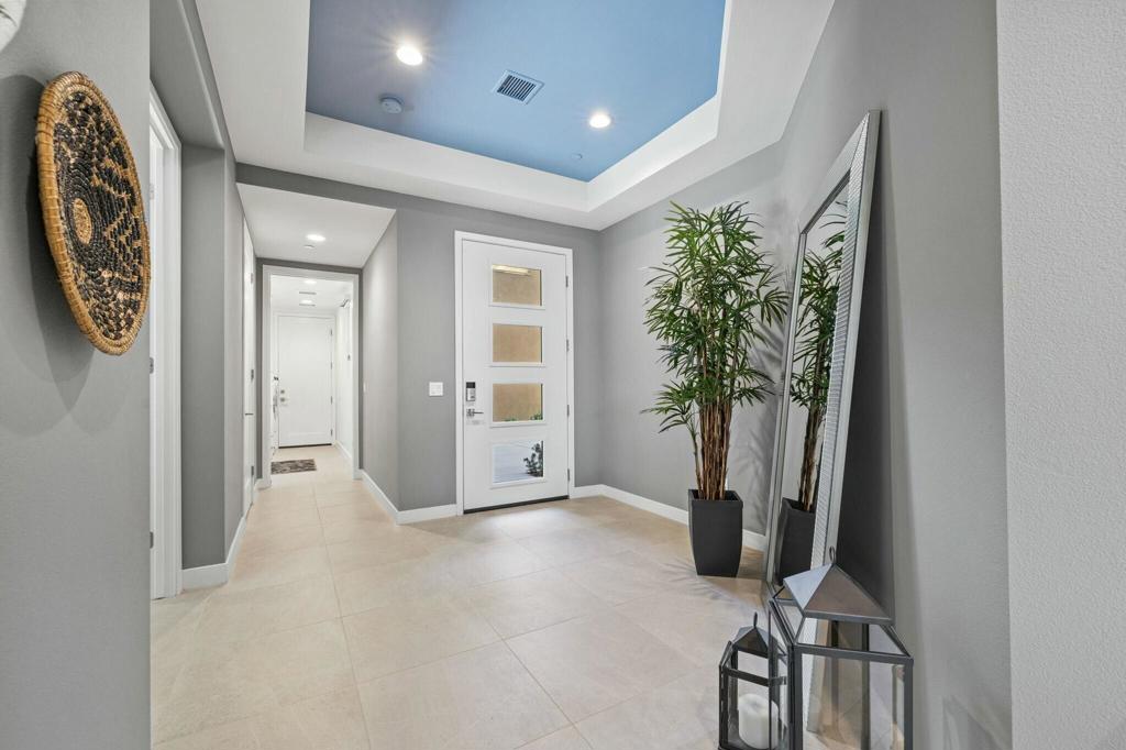 302 Retreat Circle Property Photo 2