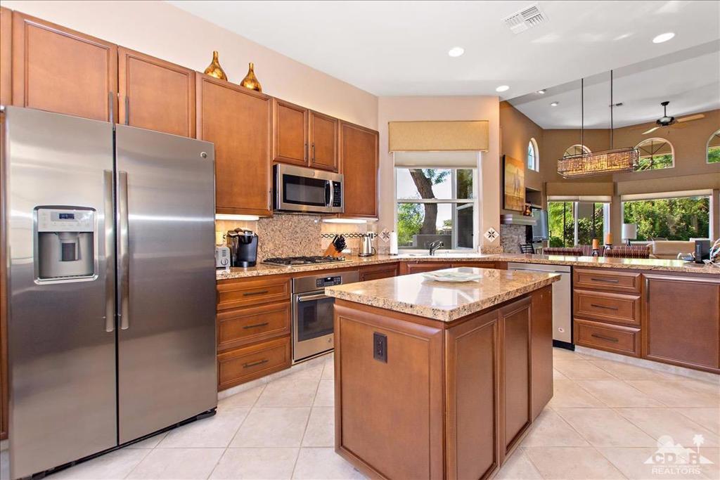 48010 Via Vallarta Property Photo 4