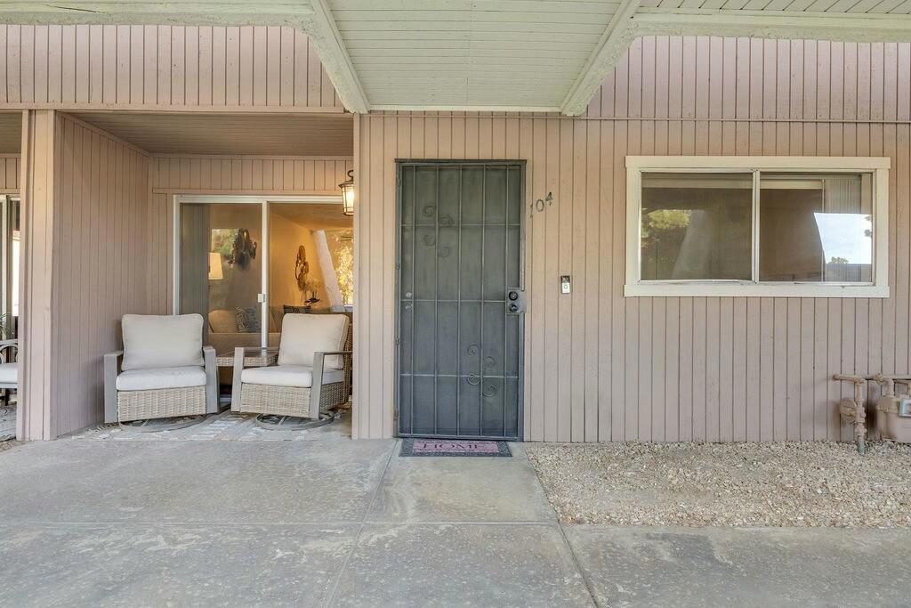 510 N Villa Court 104 Property Photo 3