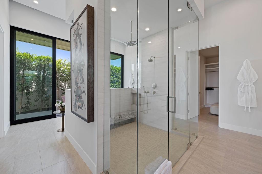 53595 Pike Place Property Photo 10