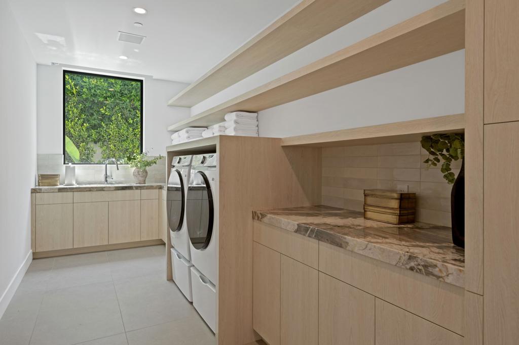 53595 Pike Place Property Photo 12