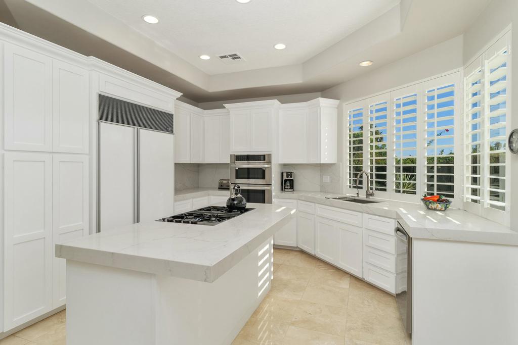 73131 Galleria Court Property Photo 3