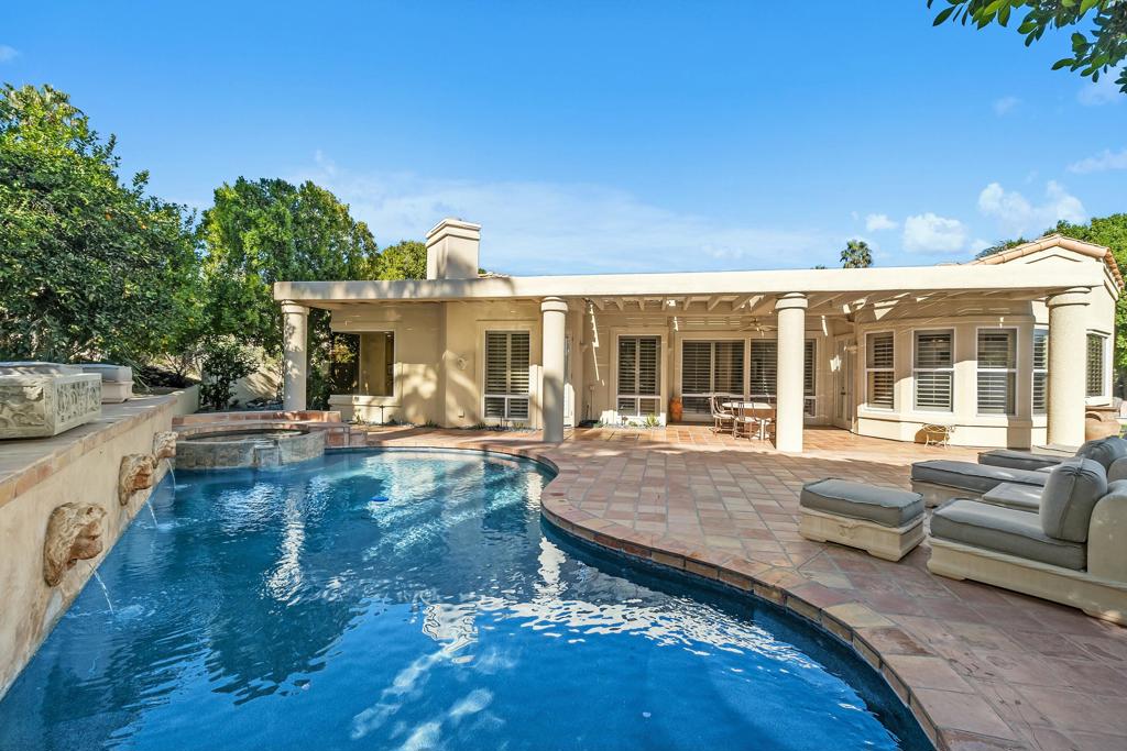 73131 Galleria Court Property Photo 4