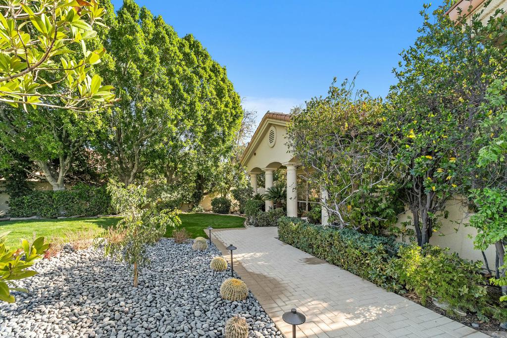 73131 Galleria Court Property Photo 11