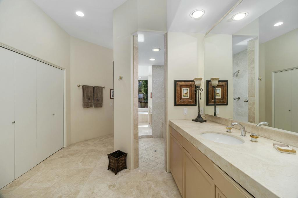 73131 Galleria Court Property Photo 33