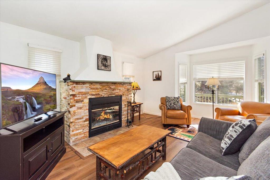 43546 Bow Canyon Road Property Photo 5