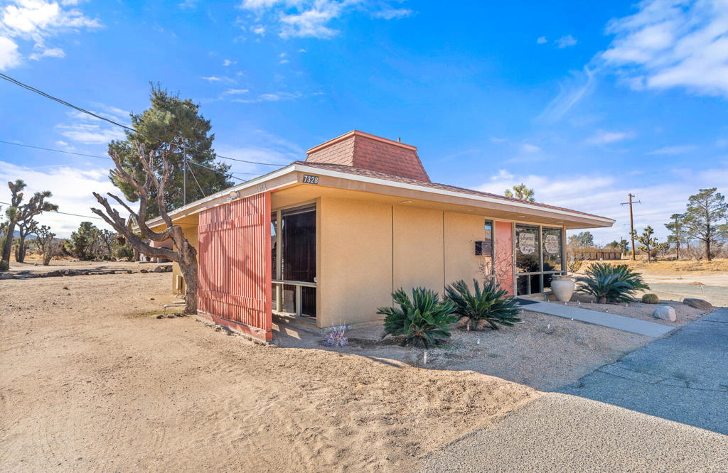 7328 Valley Vista Avenue Property Photo 3