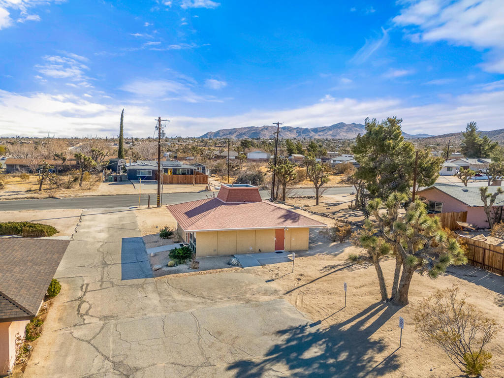 7328 Valley Vista Avenue Property Photo 5