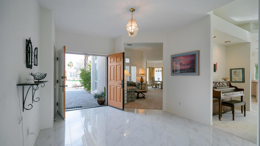 38731 Desert Mirage Drive Property Photo 3