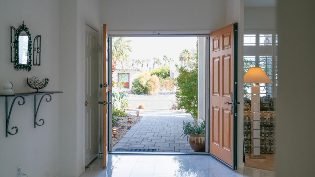 38731 Desert Mirage Drive Property Photo 4