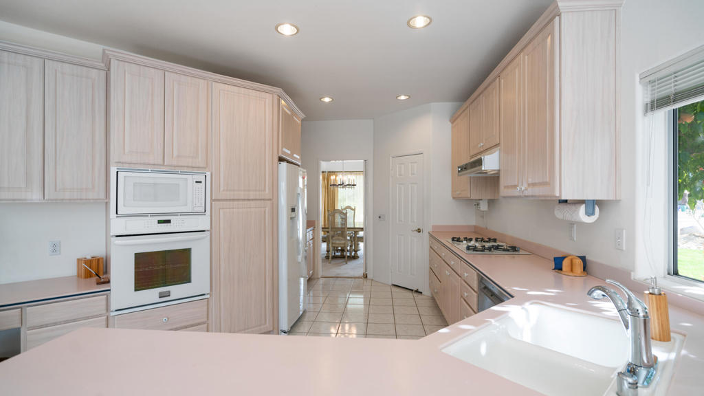 38731 Desert Mirage Drive Property Photo 12