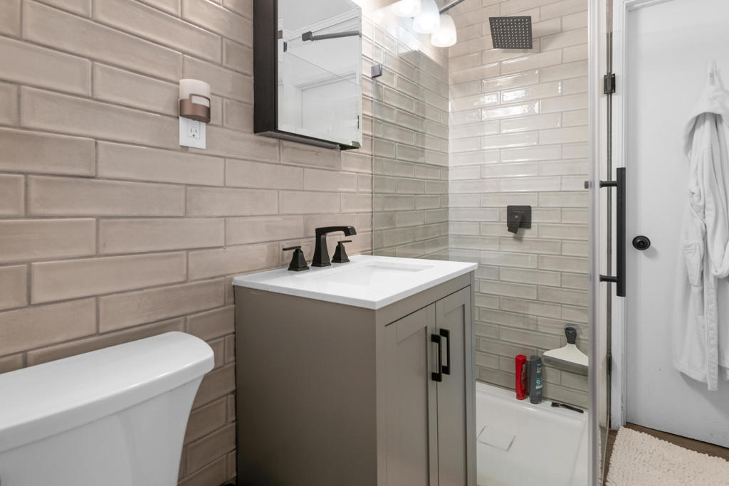 1127 Jupiter Way Property Photo 6