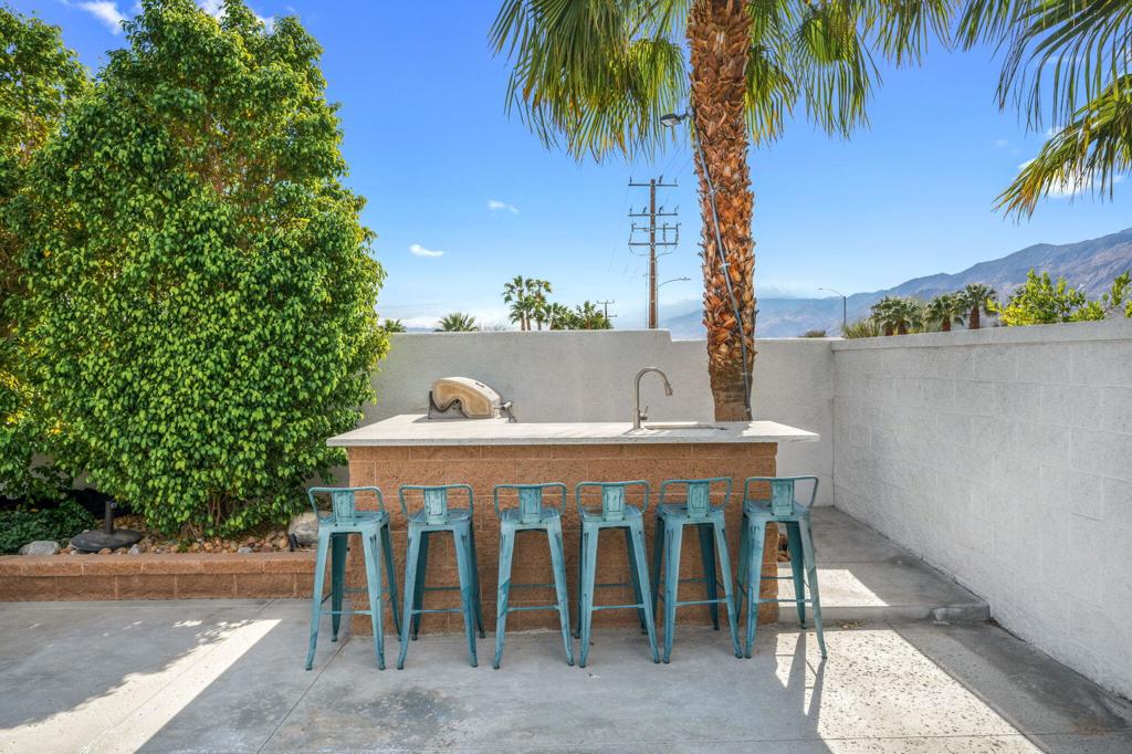 2932 N Sunrise Way Property Photo 6