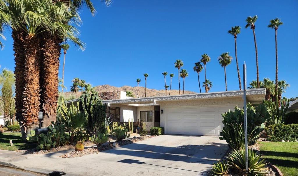 1597 E Sierra Way Property Photo 1