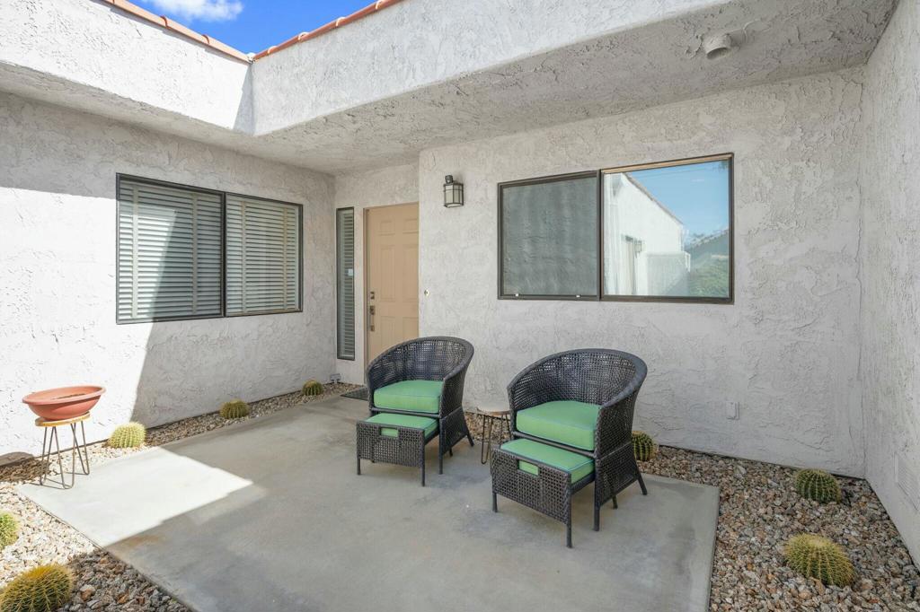 154 Wimbledon Court Property Photo 3