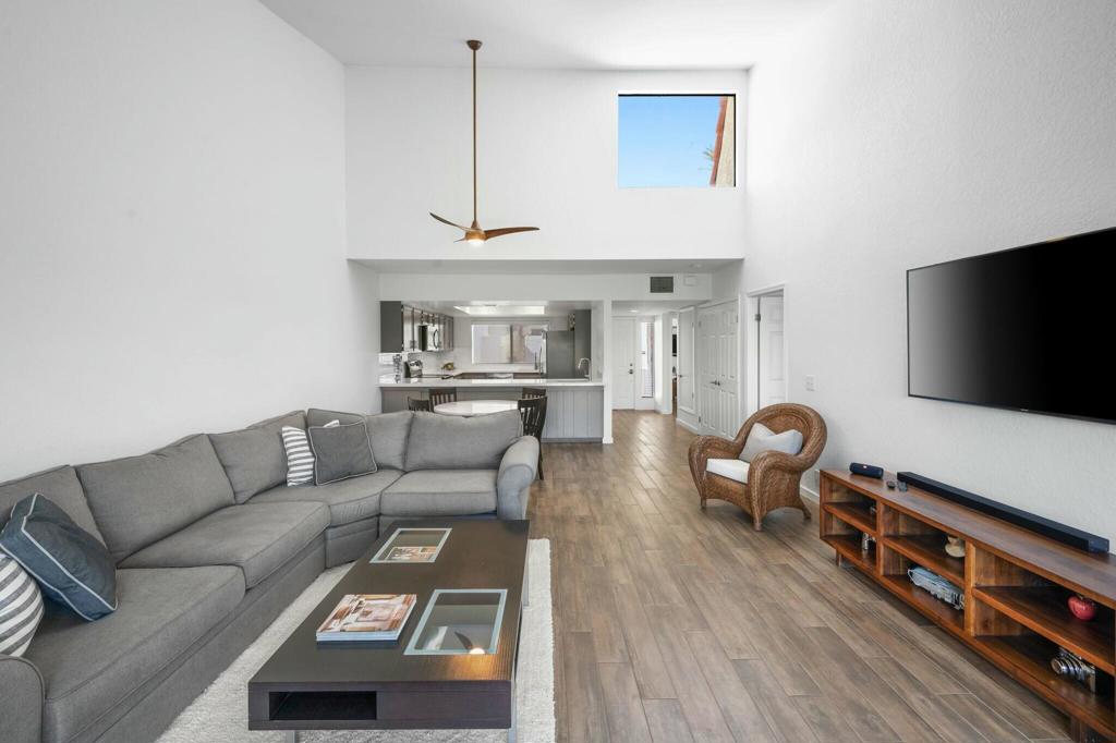 154 Wimbledon Court Property Photo 4