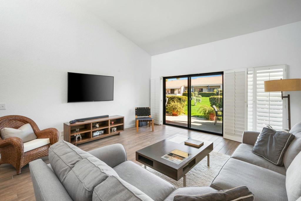 154 Wimbledon Court Property Photo 8