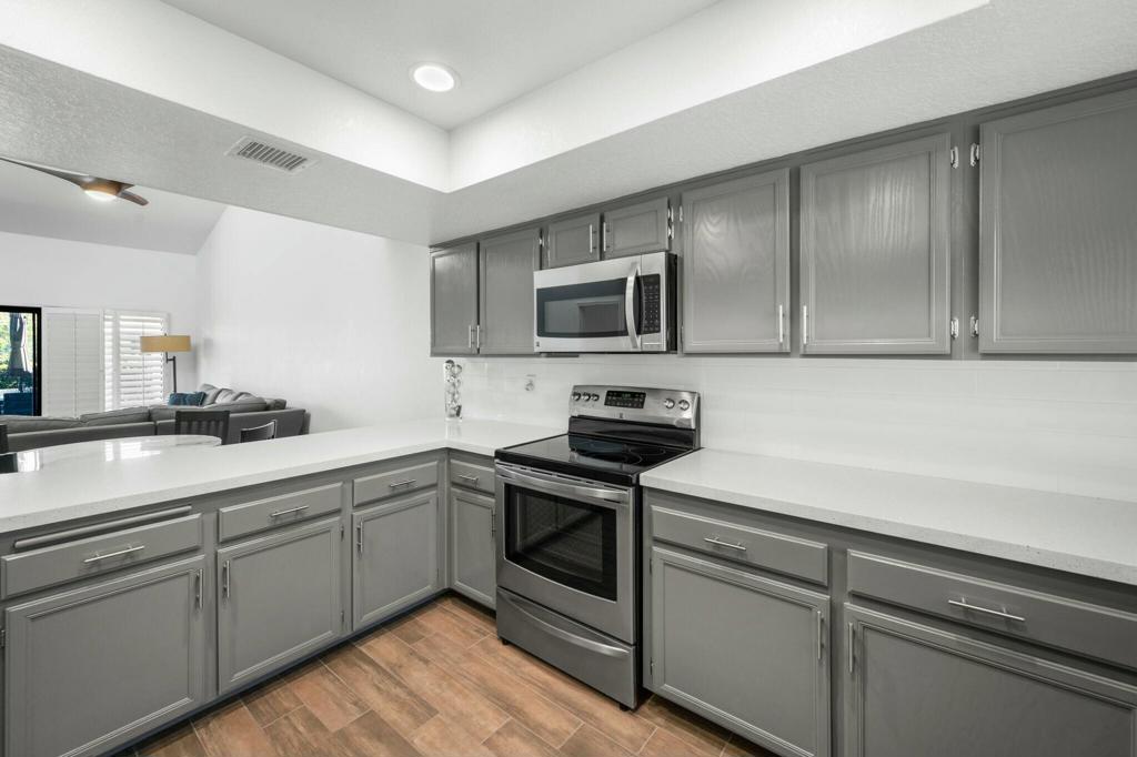 154 Wimbledon Court Property Photo 13