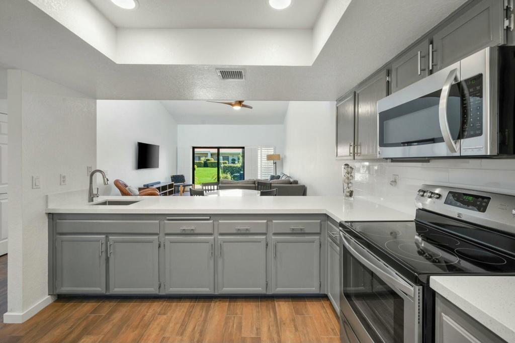 154 Wimbledon Court Property Photo 14