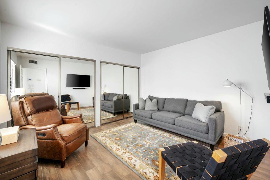 154 Wimbledon Court Property Photo 16