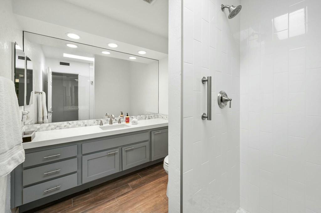 154 Wimbledon Court Property Photo 19