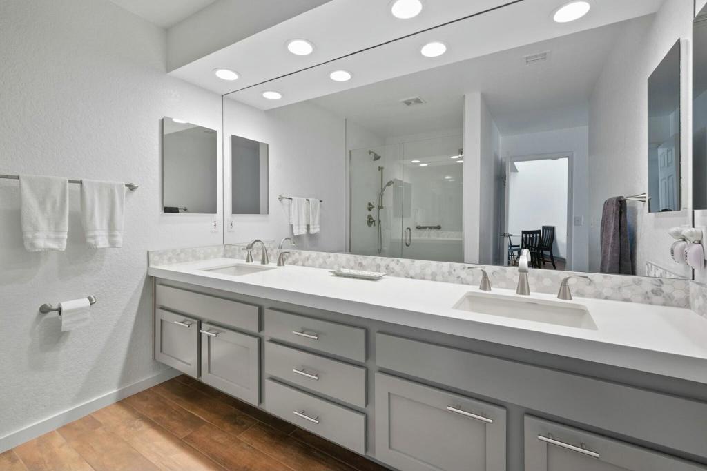154 Wimbledon Court Property Photo 23