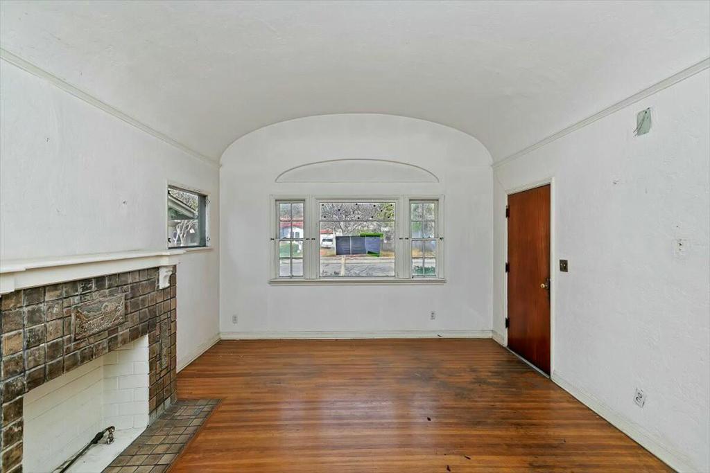 725 W 26th Street Property Photo 6