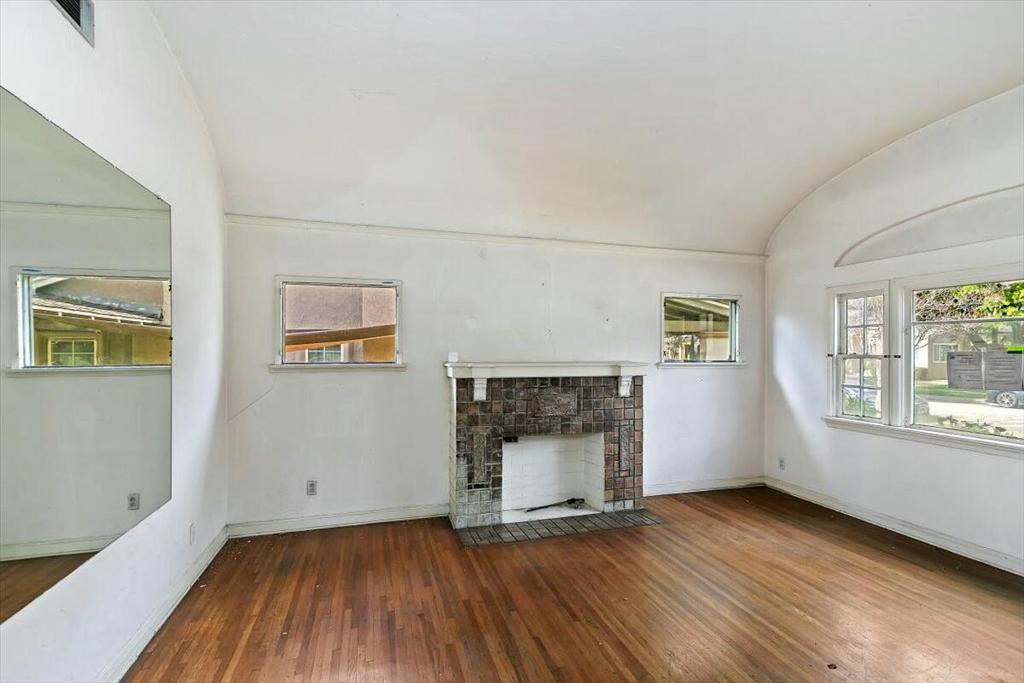 725 W 26th Street Property Photo 8