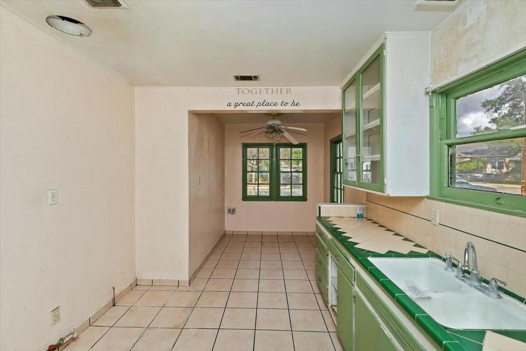 725 W 26th Street Property Photo 11