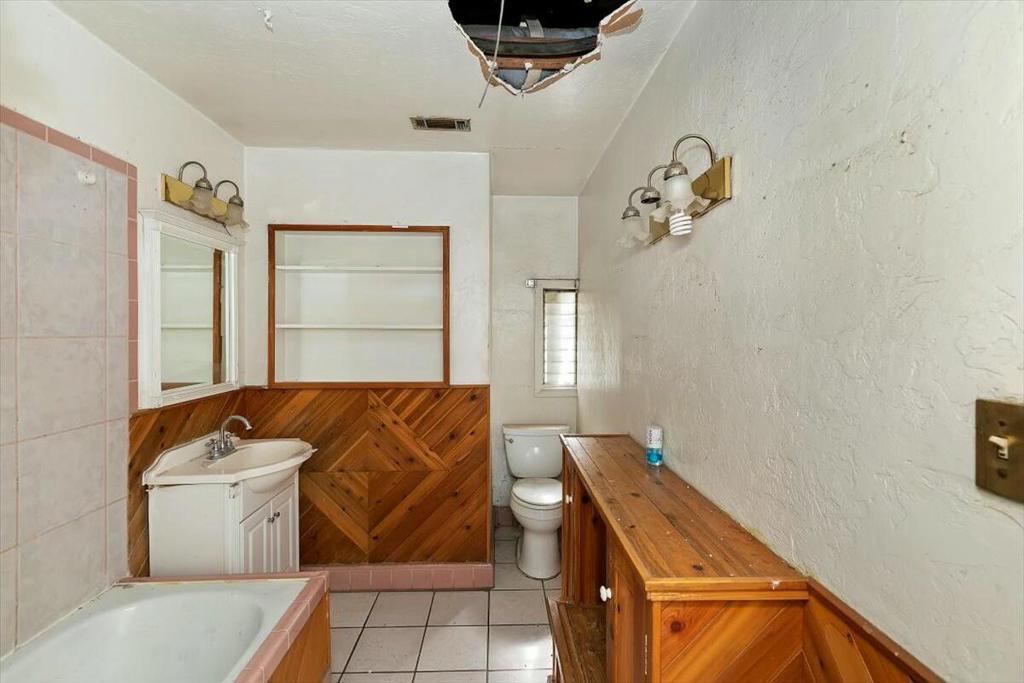 725 W 26th Street Property Photo 15