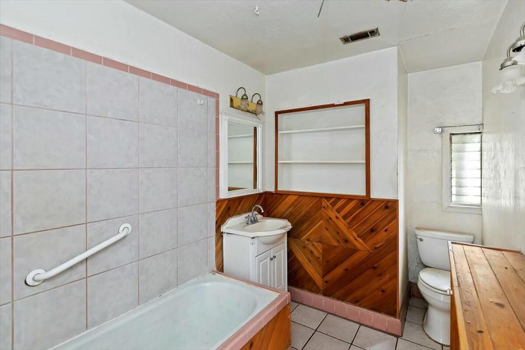 725 W 26th Street Property Photo 16