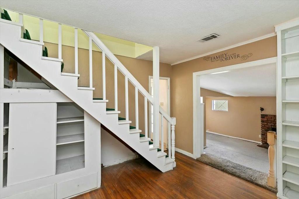 725 W 26th Street Property Photo 18