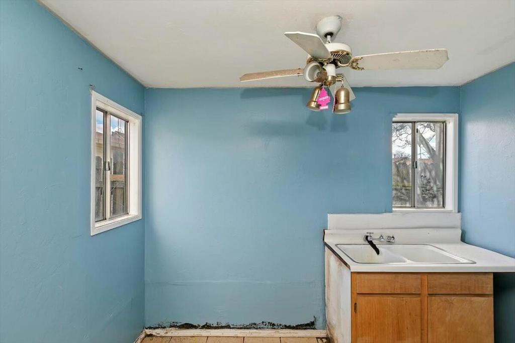 725 W 26th Street Property Photo 26