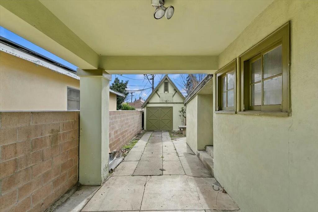 725 W 26th Street Property Photo 35