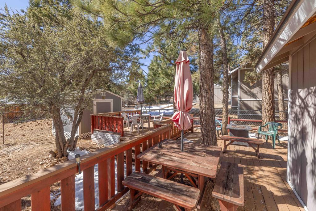 466 Spruce Lane Property Photo 4