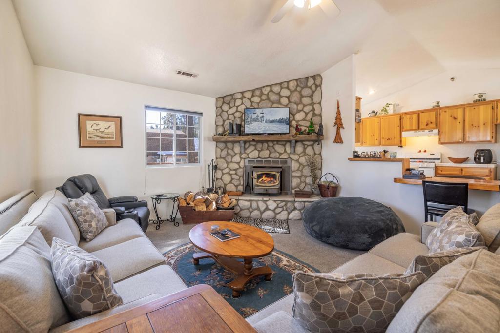 466 Spruce Lane Property Photo 6