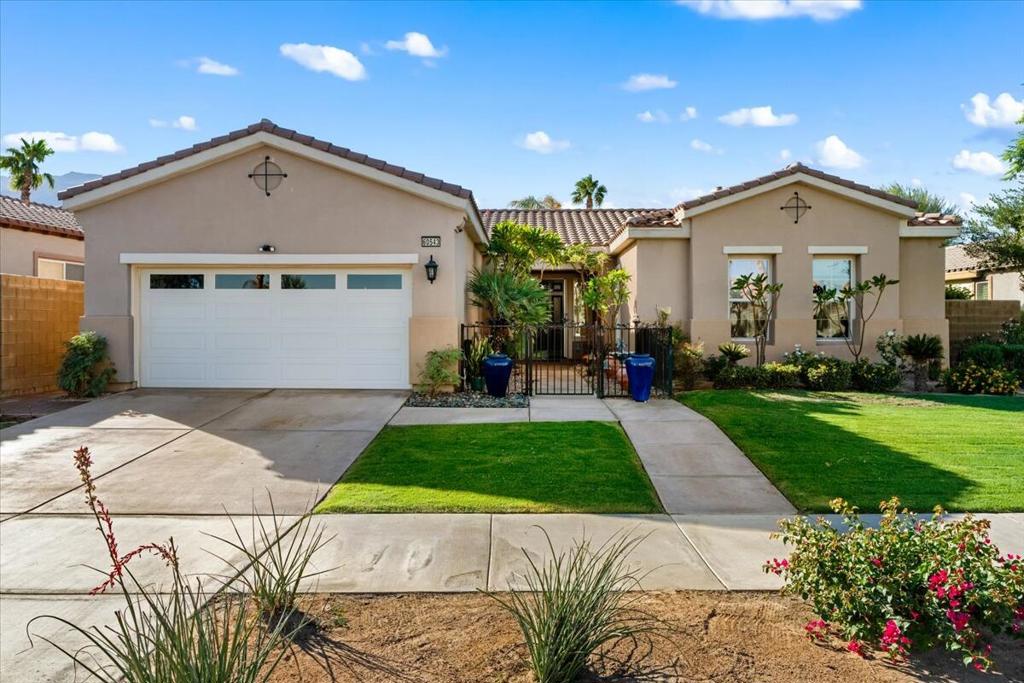 60543 Desert Shadows Drive Property Photo 1