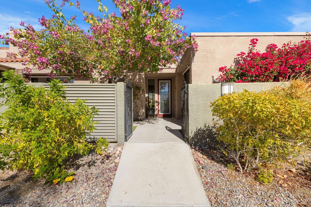 525 Desert West Drive Property Photo 9
