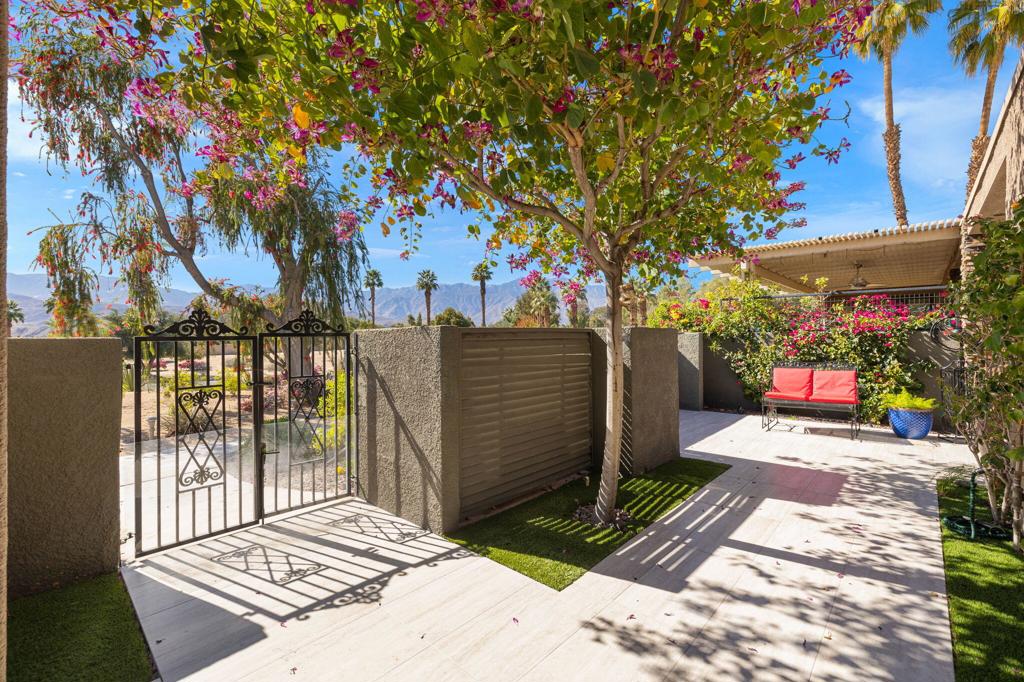 525 Desert West Drive Property Photo 10