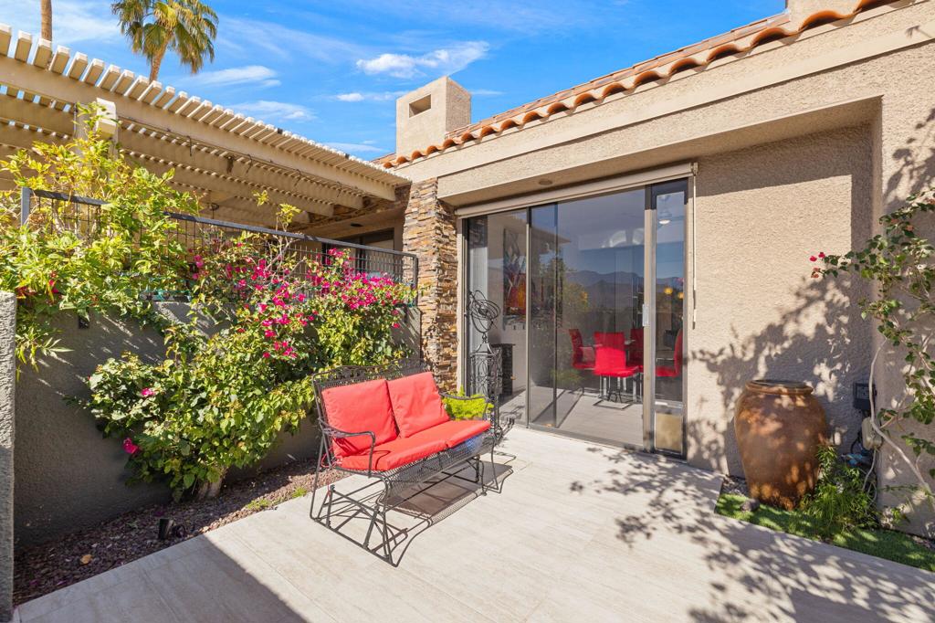 525 Desert West Drive Property Photo 11