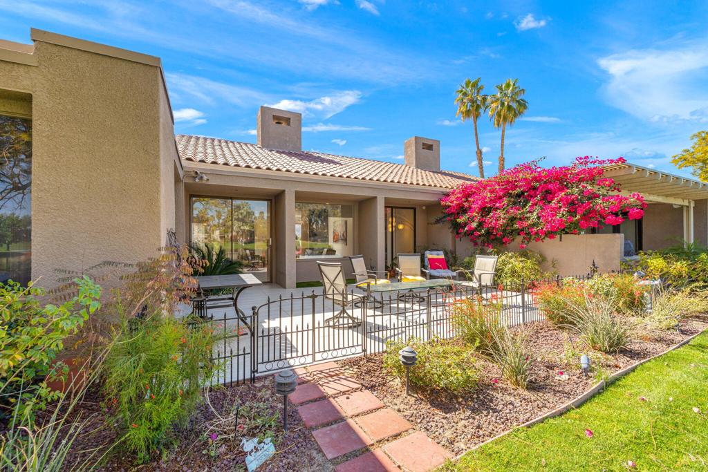 525 Desert West Drive Property Photo 18