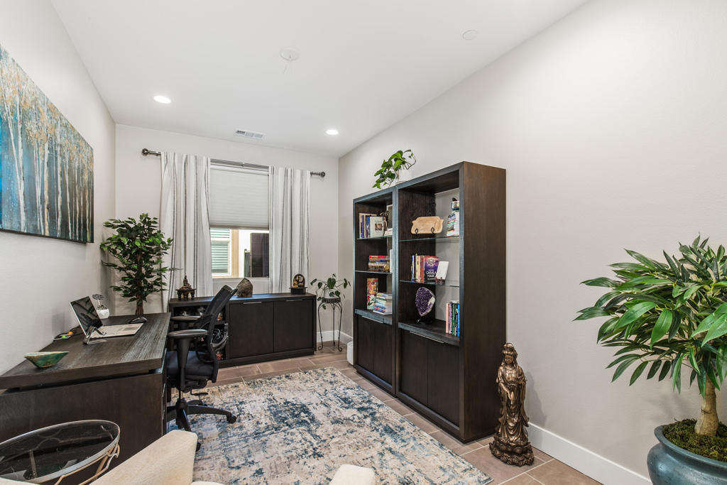 82420 Round Valley Drive Property Photo 8