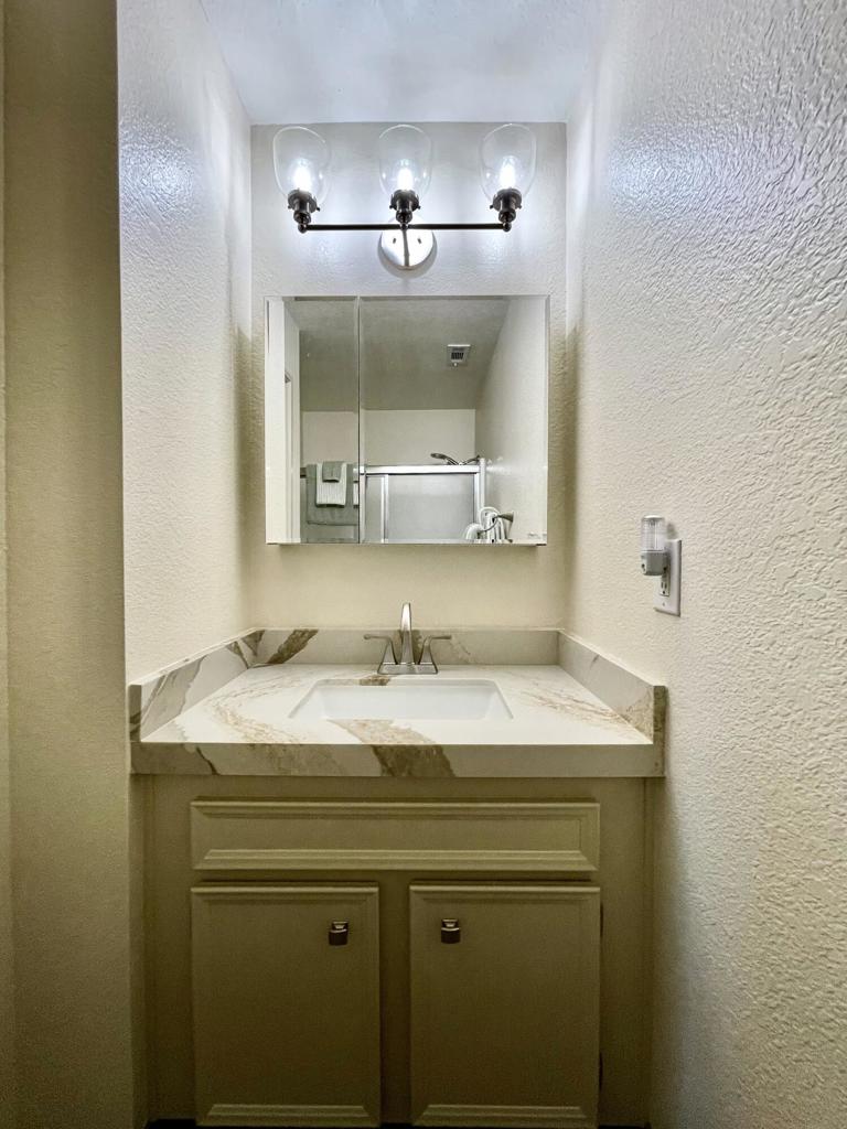 2822 N Auburn Court 210 Property Photo 18