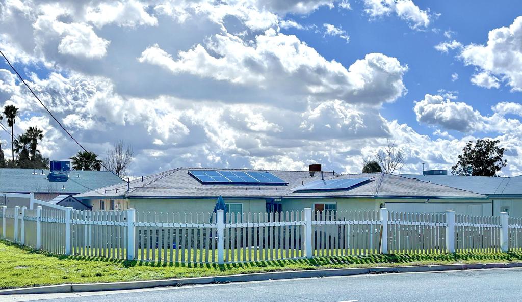 995 Elm Avenue Property Photo