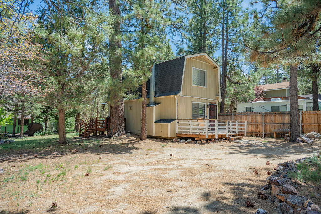 395 Los Angeles Avenue Property Photo 1