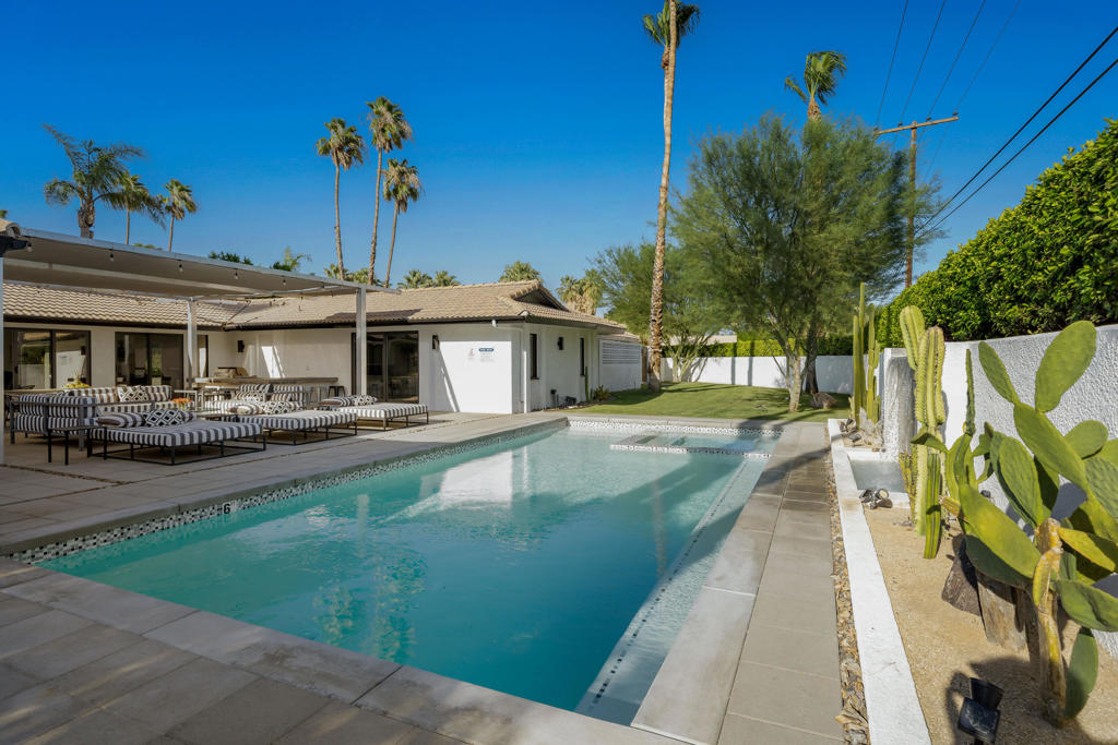 505 N Camino Real Property Photo