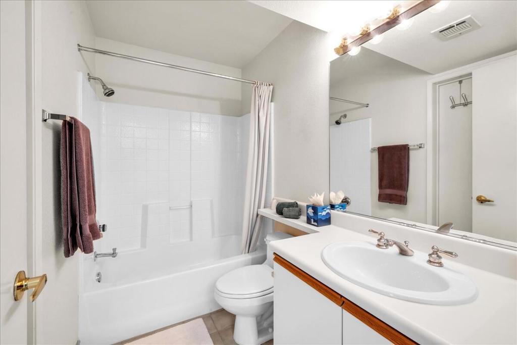 1555 N Chaparral Road 401 Property Photo 11