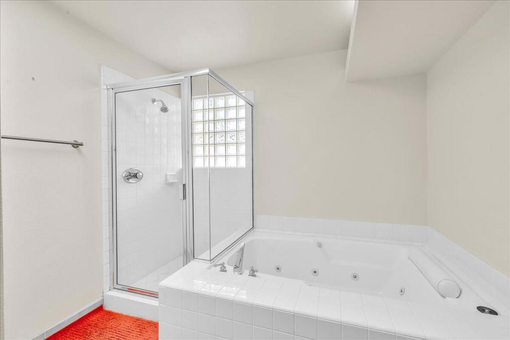 1555 N Chaparral Road 401 Property Photo 17