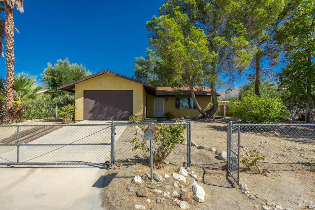65894 5th Street Property Photo